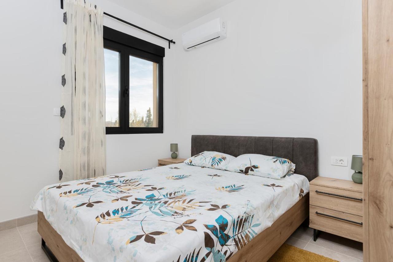 Ell Star Apartment Тиват Екстер'єр фото