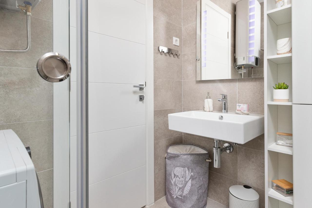 Ell Star Apartment Тиват Екстер'єр фото
